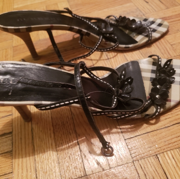 Burberry Heels - Picture 2 of 3
